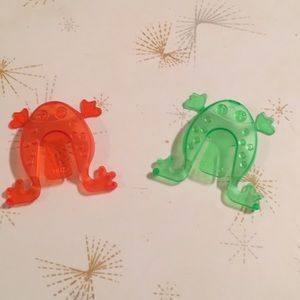 Toy frogs